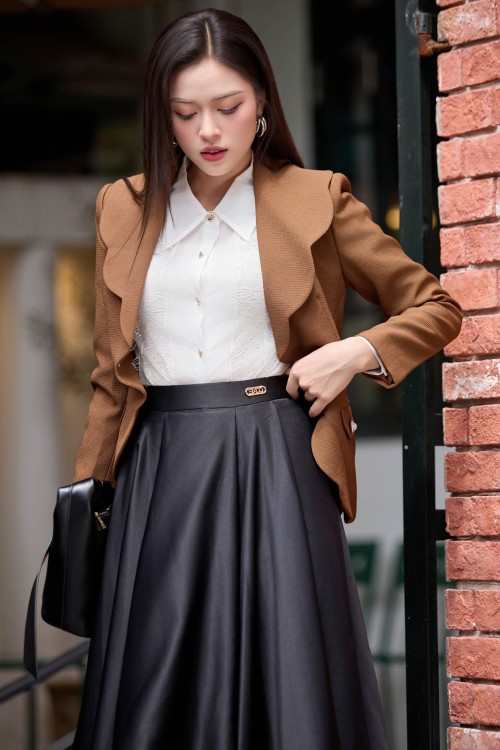 Sixdo Black Taffeta Flared Skirt